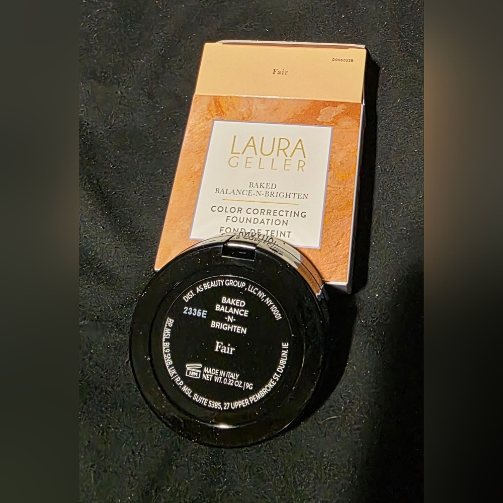 Laura Geller Baked Balance-N-Brighten Foundation - Color Correcting-Color FAIR - Picture 2 of 5